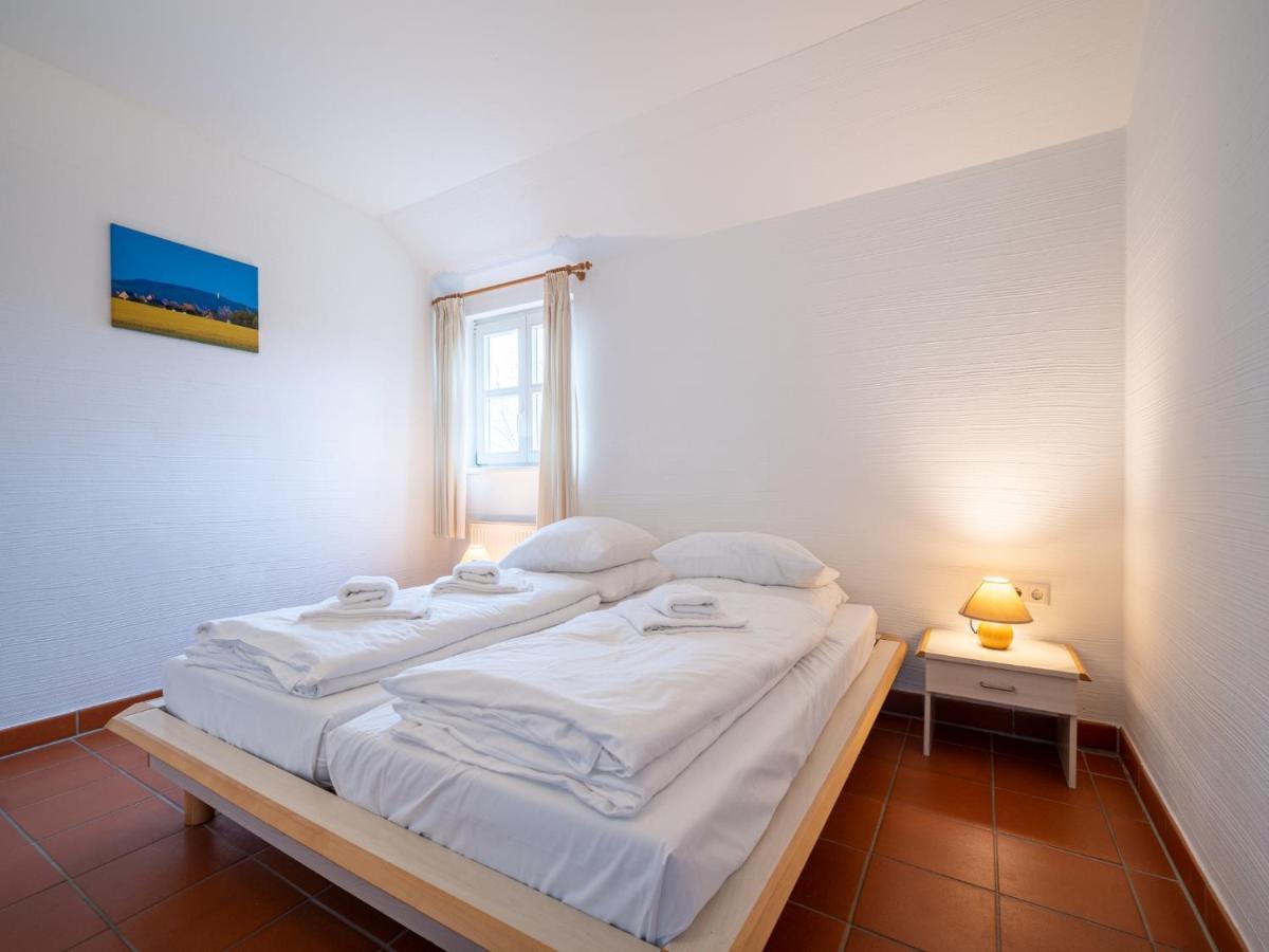 Feriendorf Rugana - Budget Appartement Mit 2 Schlafzimmern Und Terrasse A26 Dranske Esterno foto