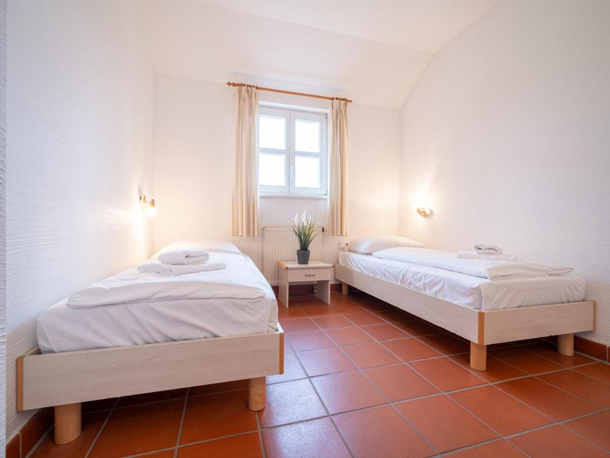 Feriendorf Rugana - Budget Appartement Mit 2 Schlafzimmern Und Terrasse A26 Dranske Esterno foto